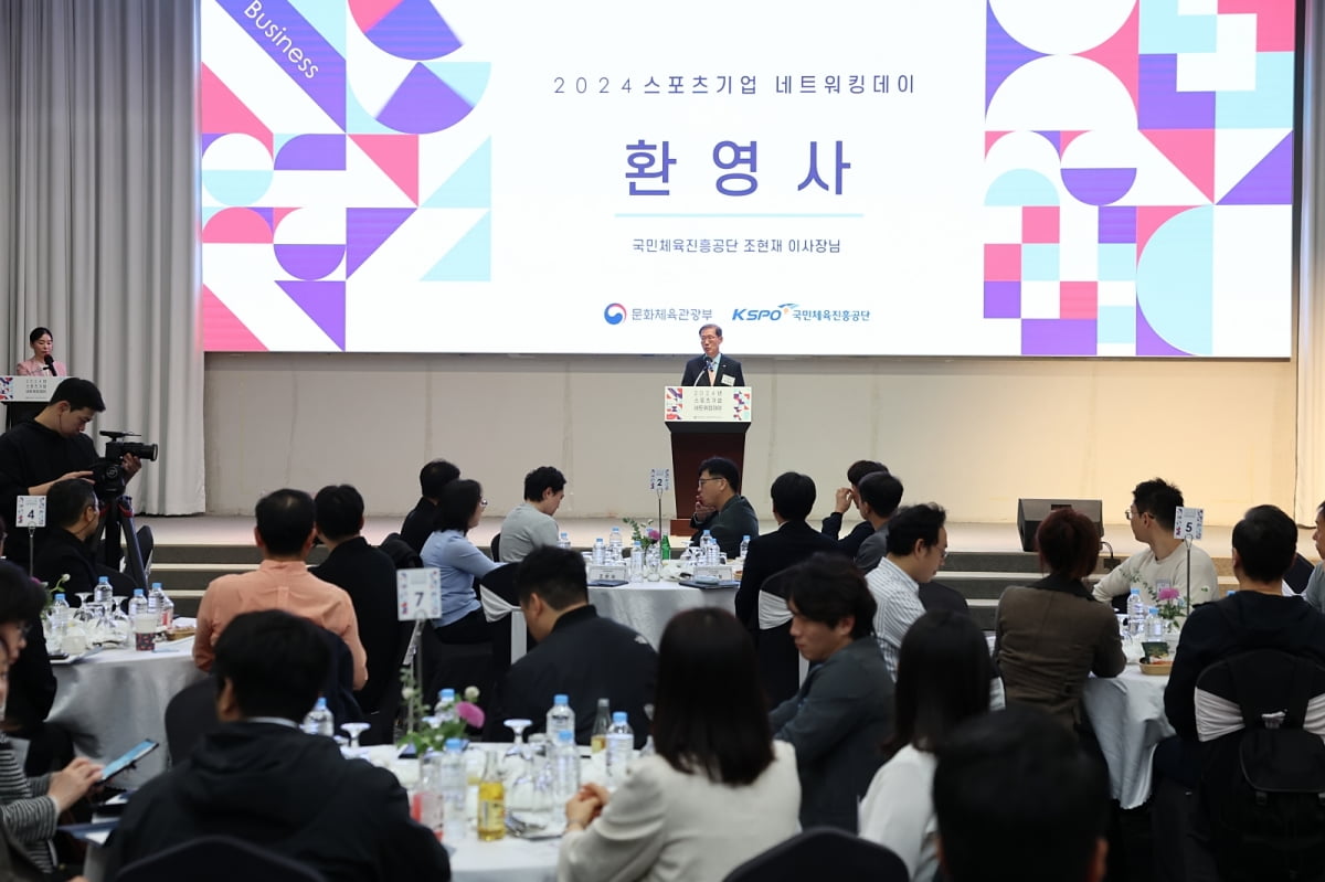 对阵奥格斯堡点射双响，凯恩已在德甲罚进10个点球