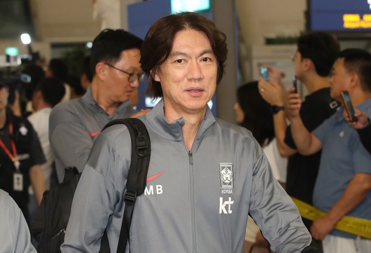 曼晚：滕哈赫预计将在下周继续执教曼联 但未来依旧不明朗