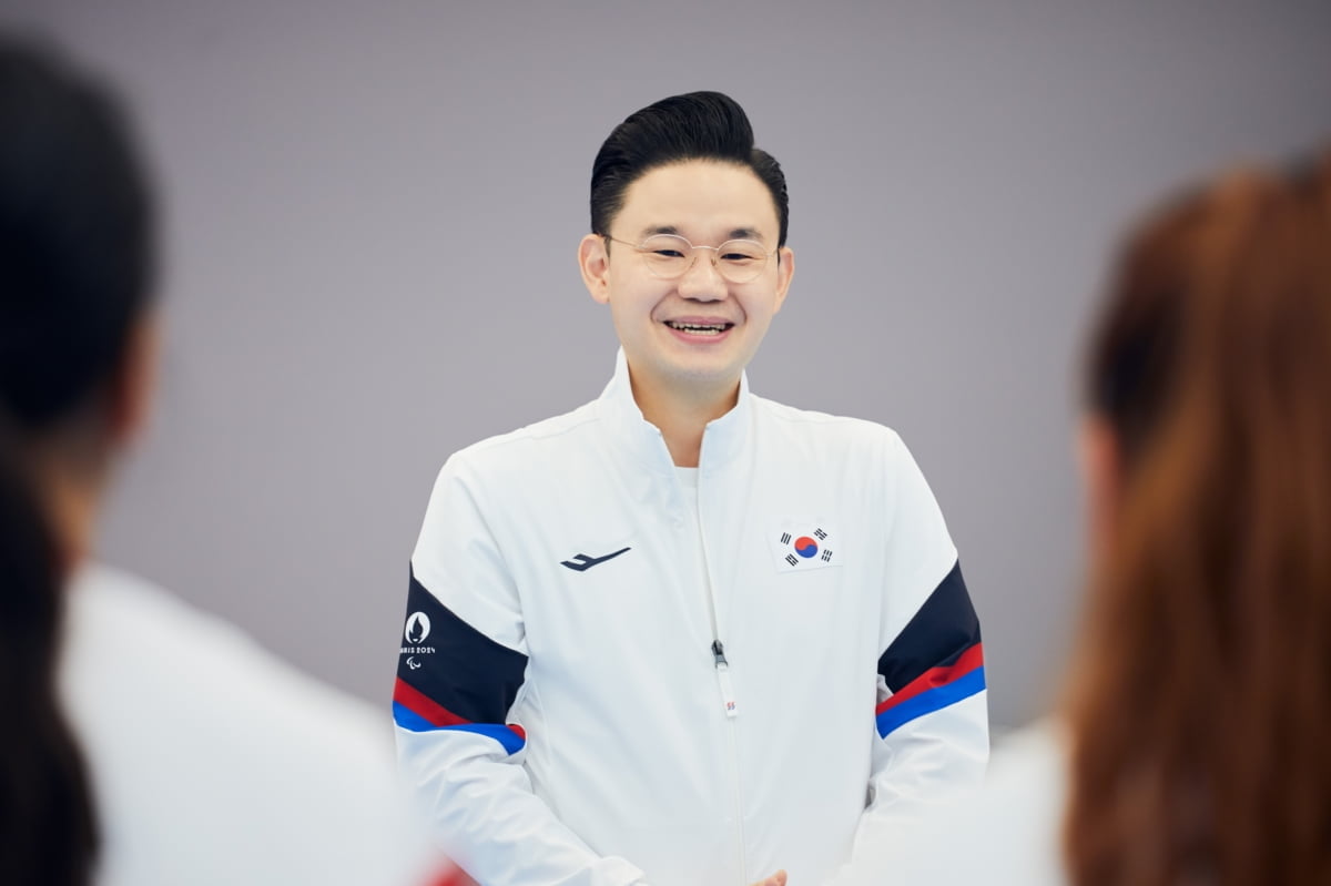 每体：荷兰队主帅科曼与巴萨医疗团队达成一致，不征召德容