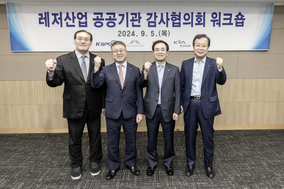 总算有一脚威胁，福登禁区内打门被马丁内斯扑出