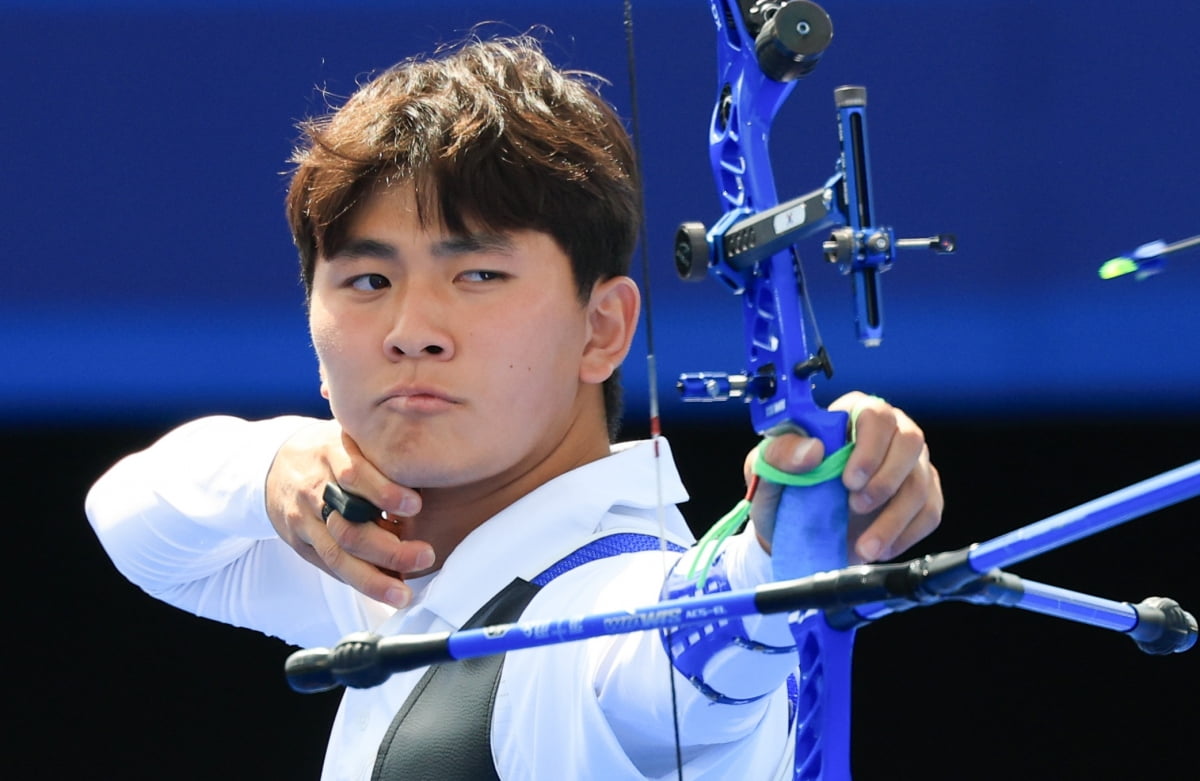 让个首发出去！雷迪克：詹姆斯、浓眉、里夫斯、八村塁和拉塞尔今日轮休