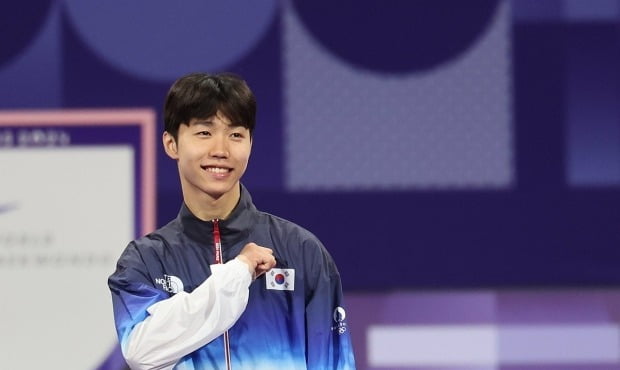 斯科尔斯：德利赫特没比马奎尔强多少，曼联的引援总是这样