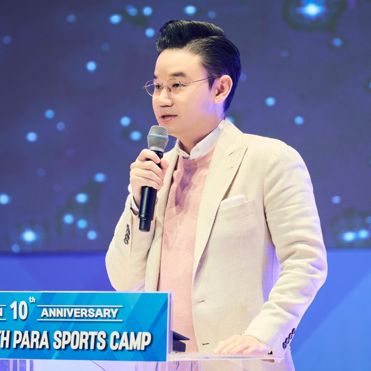 劳伦森：我认为曼联会找人来代替卢克-肖；德利赫特适合曼联