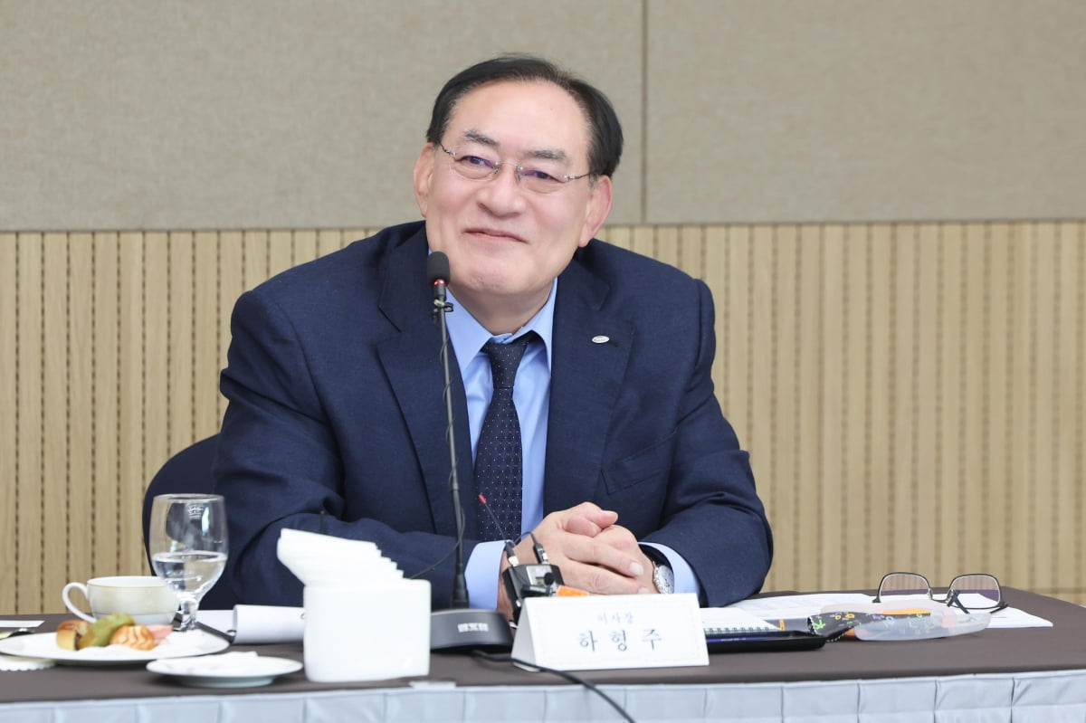太想进球了？波贝加抢球犯规两黄变一红 博洛尼亚10人应战