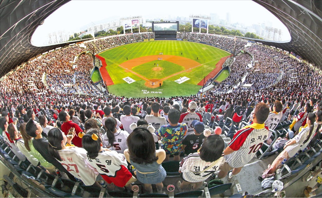 莱万：2012年夏天弗格森曾希望签下我，但多特不放人
