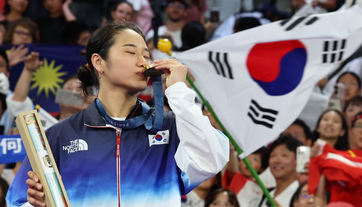 执教首秀获“五星好评”！范尼之幸，曼联之憾？