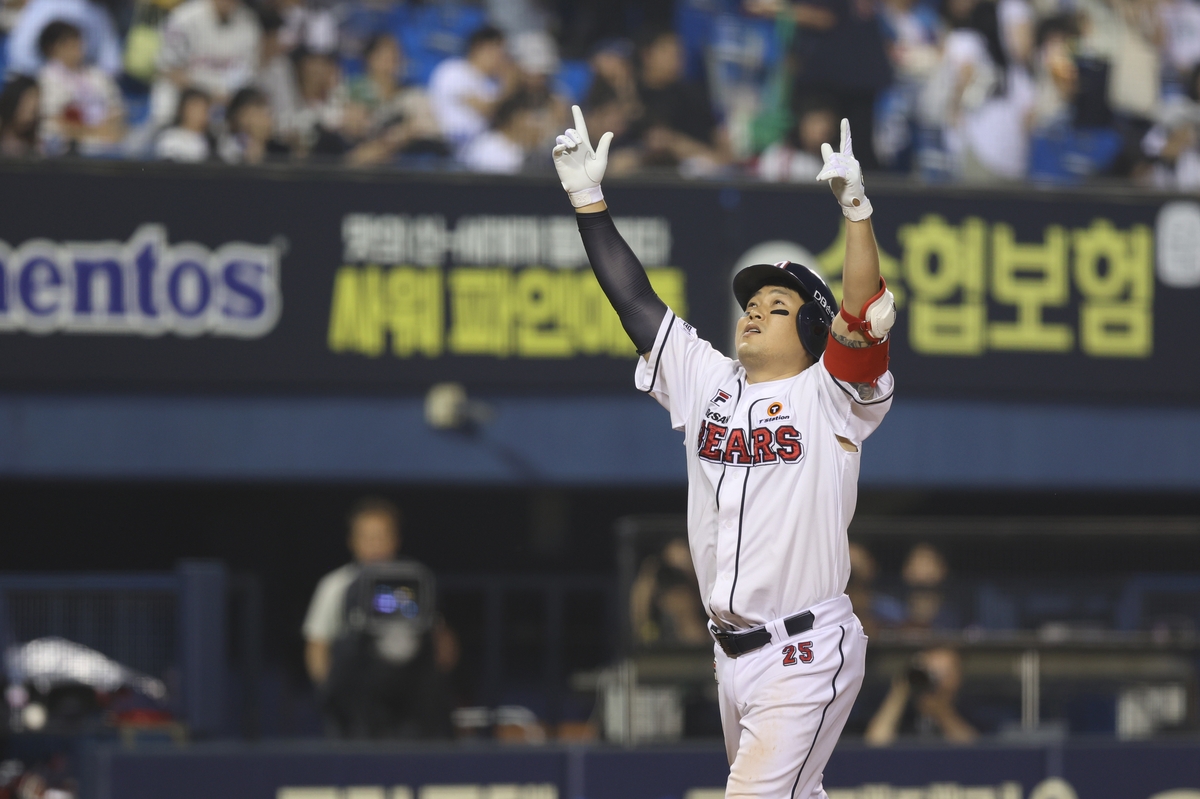 “城”霸四连！曼城官方发布球队英超四连冠纪录片预告