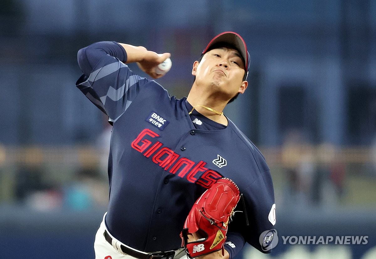 锋无力！曼联1.1亿双中锋替补登场0射正 赛季合计进3球
