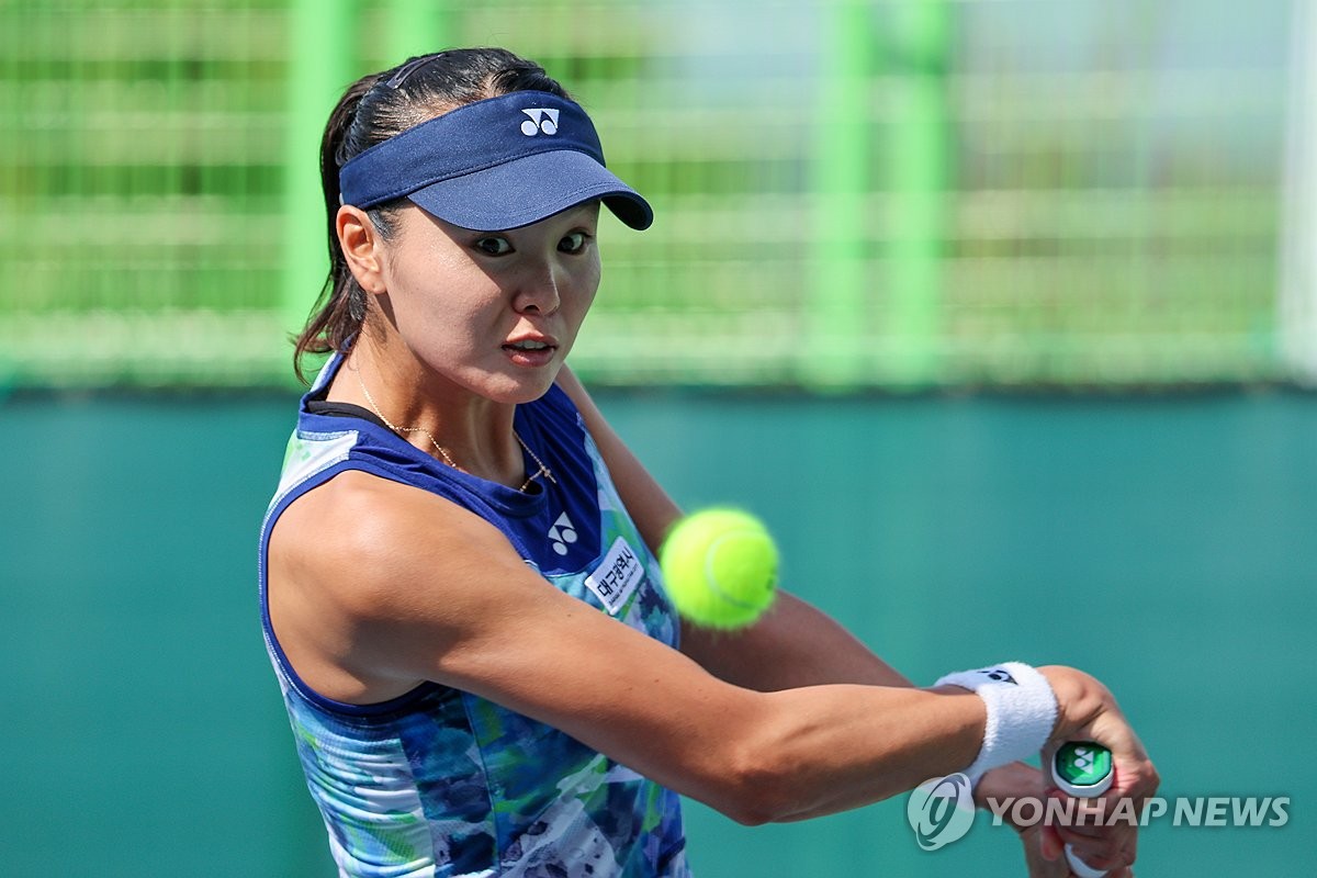 【欧冠集锦】莱万双响达成欧冠100球成就，巴萨3-0布雷斯特