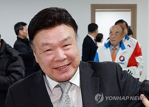 这活不好干呐！球迷晒阿莫林上任前后对比：笑容逐渐消失
