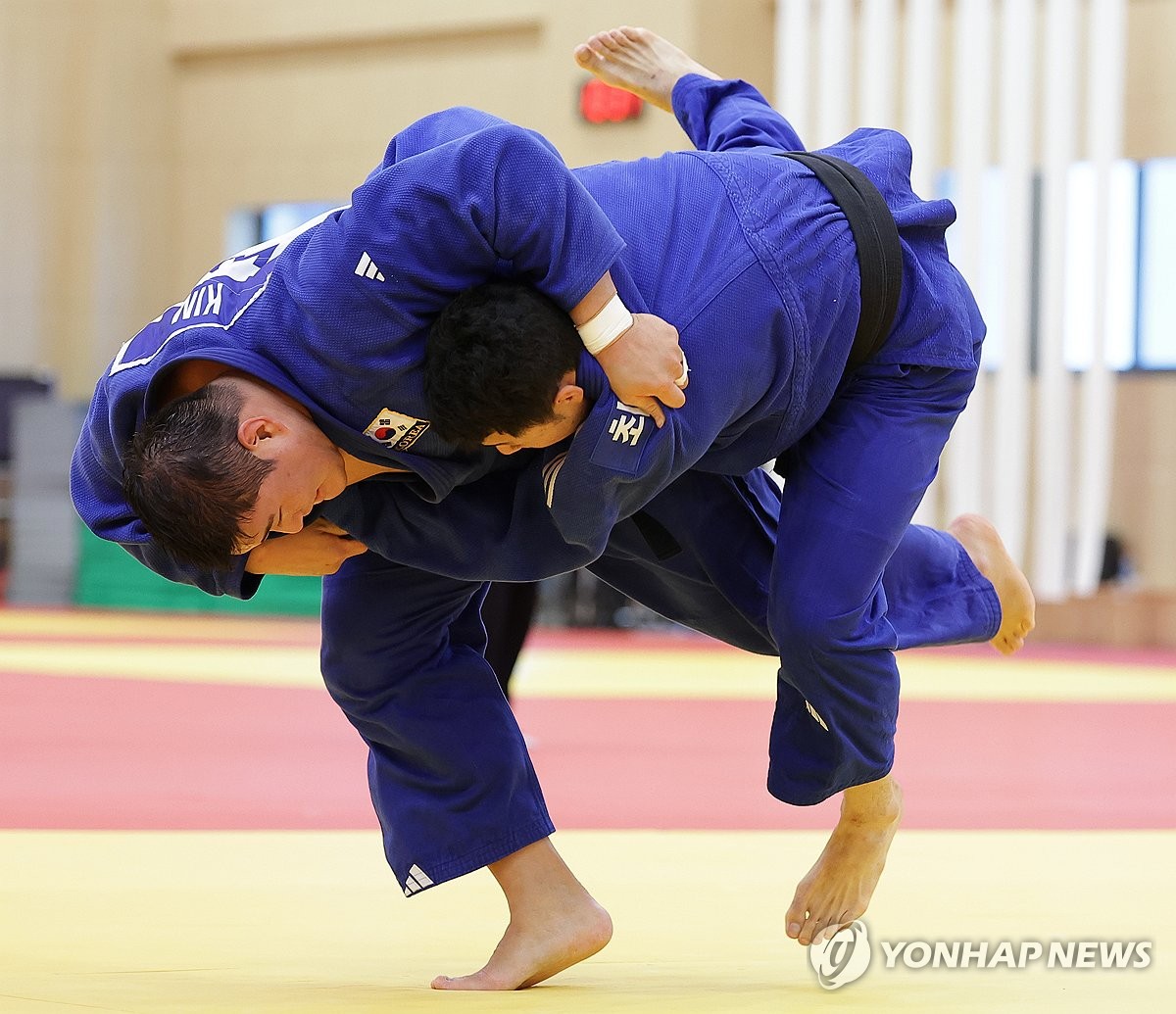 官方：利雅得胜利签下19岁巴西前锋韦斯利，据悉总价2500万美元