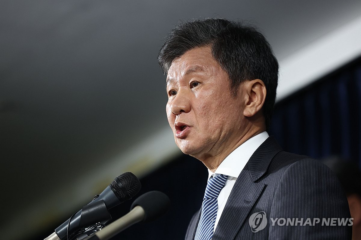 雷迪克暴怒 疯狂输出裁判被判罚技术犯规 抱怨里夫斯上篮被犯规未吹