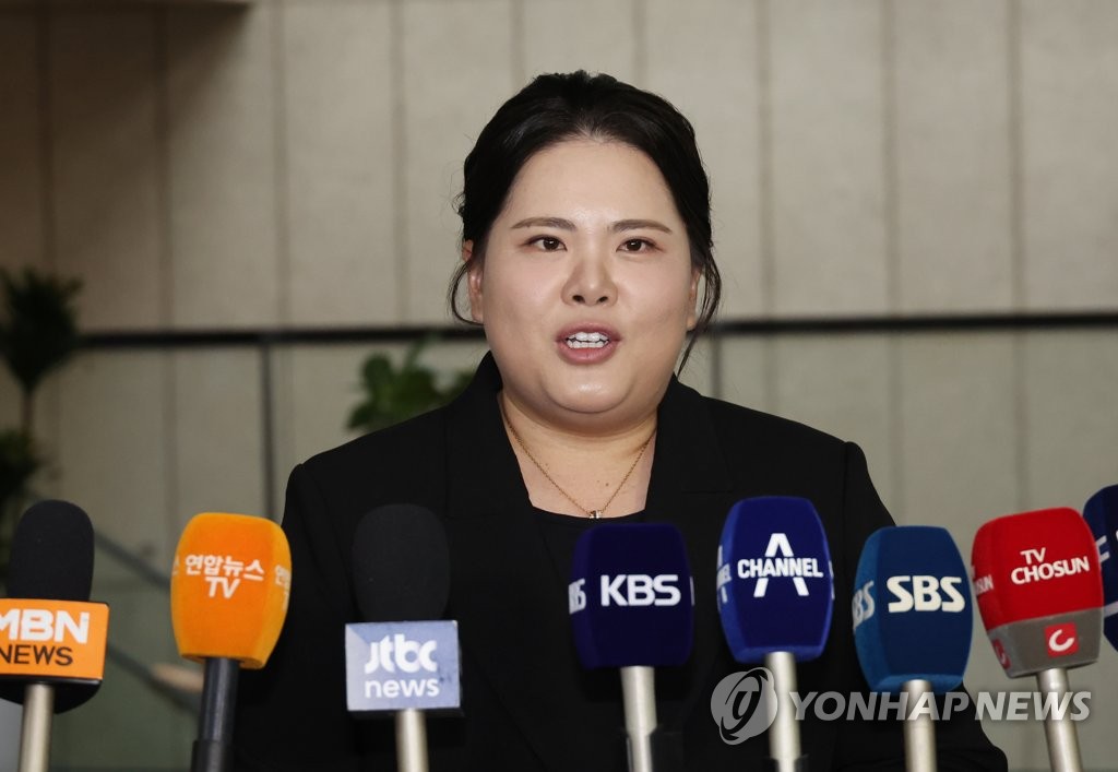 波蒂斯接球时肘击以赛亚·乔面部，被吹罚一级恶意犯规