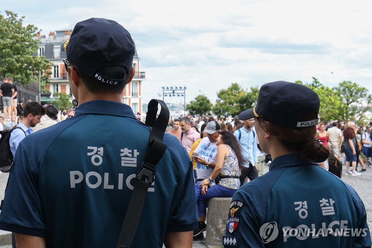 詹姆斯透露选秀夜趣事：AD给我打电话却不是找我 让我把电话给他的新队友