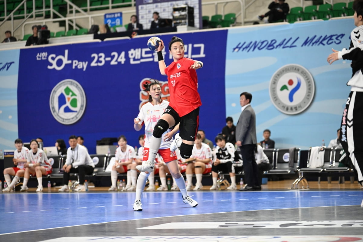 山形门将低级失误脱手 乌塔卡助攻饭田贵敬破门